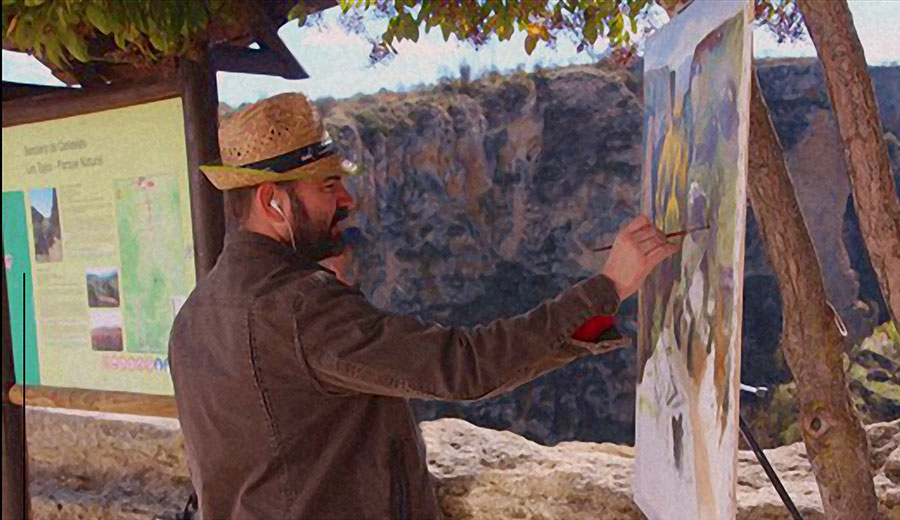 Paco Rojas realizando una de sus obras