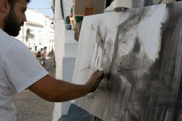Juan J. Lobato pintando