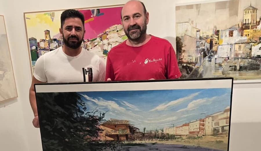 Paco Rojas recibiendo el premio en Puerto Lumbreras