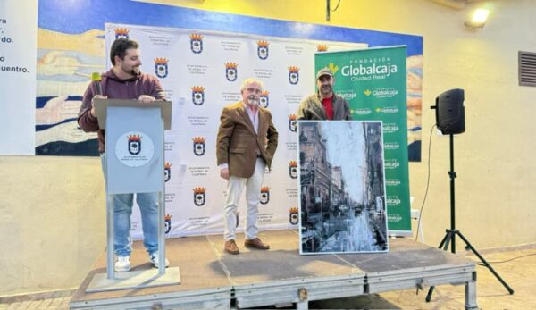 Paco Rojas recibiendo el accésit en Moral de Calatrava