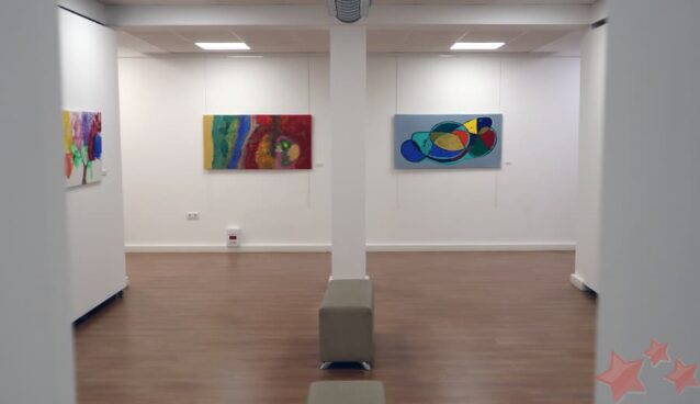 Exposición de la pintora venezolana Ernestina del Valle en el antiguo mercado