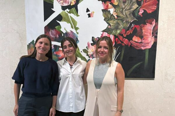 Andrea Peralta en la inauguración de la exposición